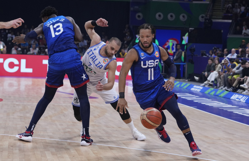 I giocatori di basket americani hanno battuto in modo convincente l’Italia nei quarti di finale della Coppa del Mondo