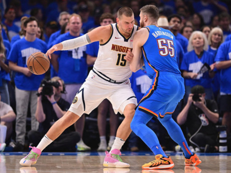 Nikola Jokić "mučio" sudije, držao ih 20 minuta na terenu