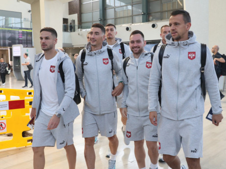 Fudbaleri Srbije otišli u Mađarsku: Odlučni da pobede i otvore vrata Evropskog prvenstva