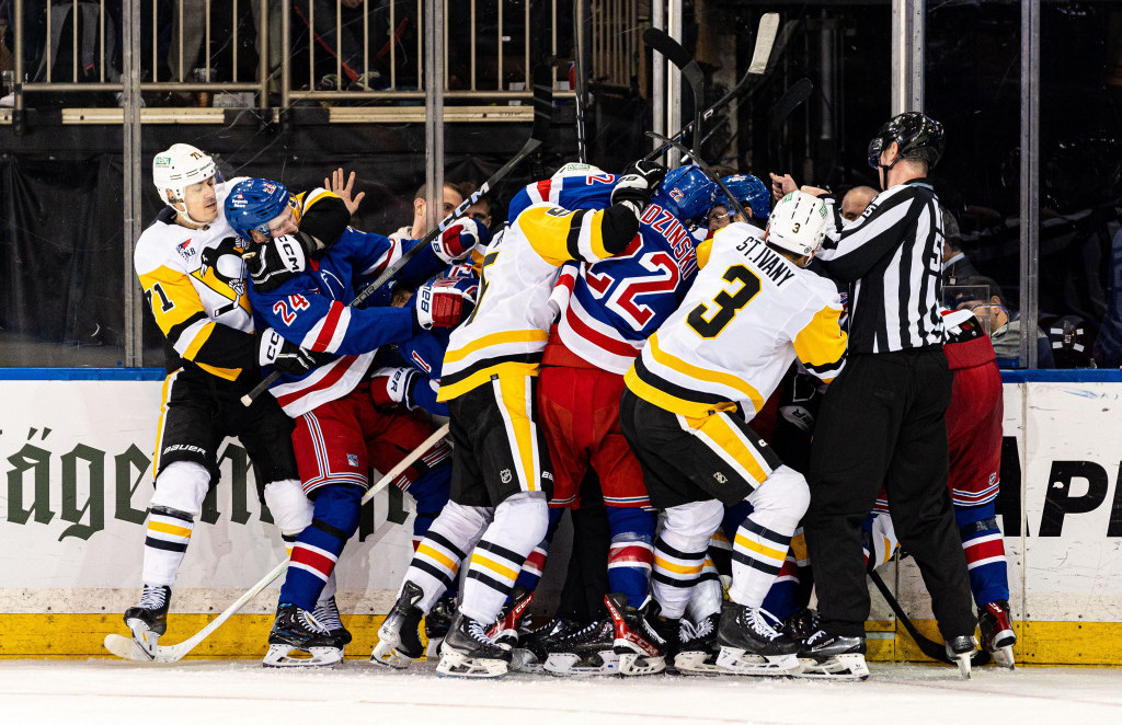 Tuča igrača na NHL meču NHL meču između Njujorka i Pitsburga