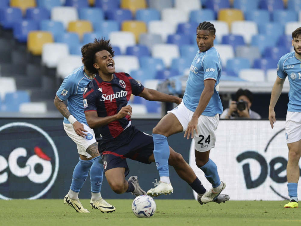 fudbaleri Napolija i Bolonje, u kom su gosti došli do važne pobede u borbi za Ligu šampiona