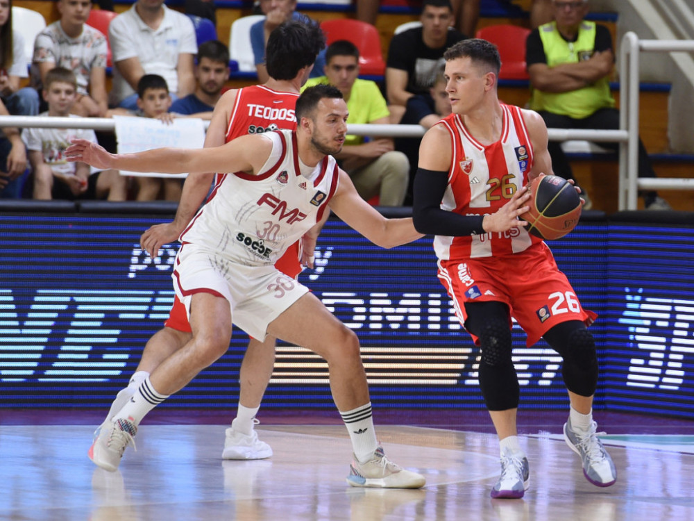 Košarkaši Crvene zvezde i FMPa tokom druge utakmice polufinalne serije KLS u Železniku