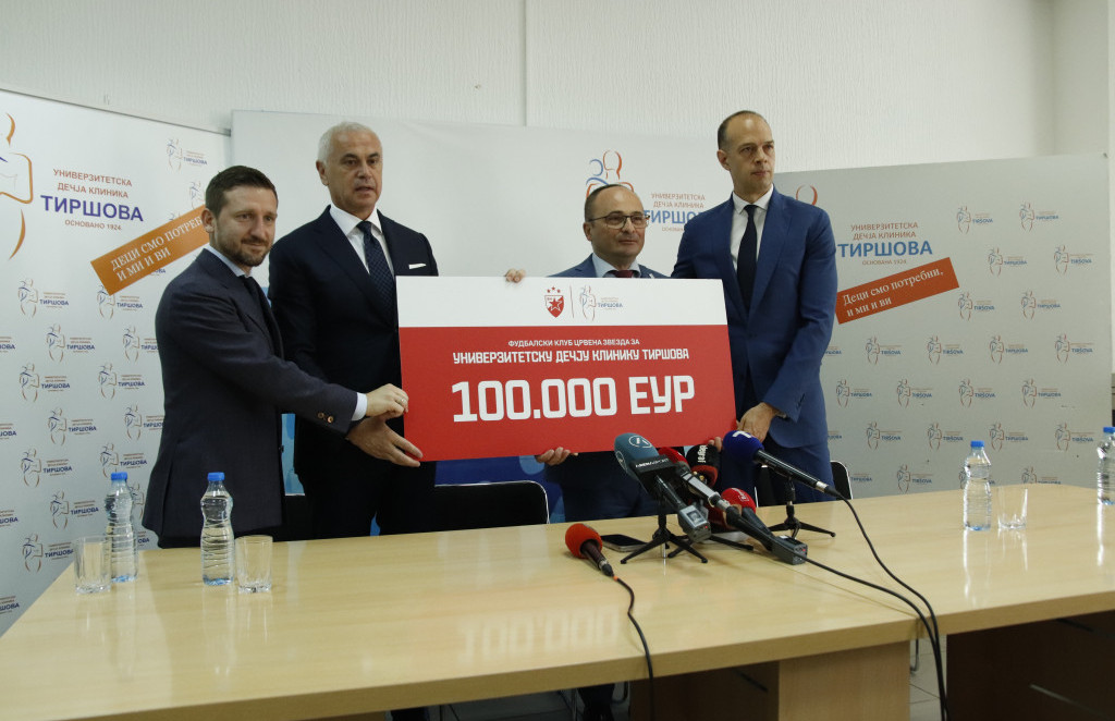 Crvena zvezda je donirala 100.000 evra Univerzitetskoj dečijoj klinici u Tiršovoj.