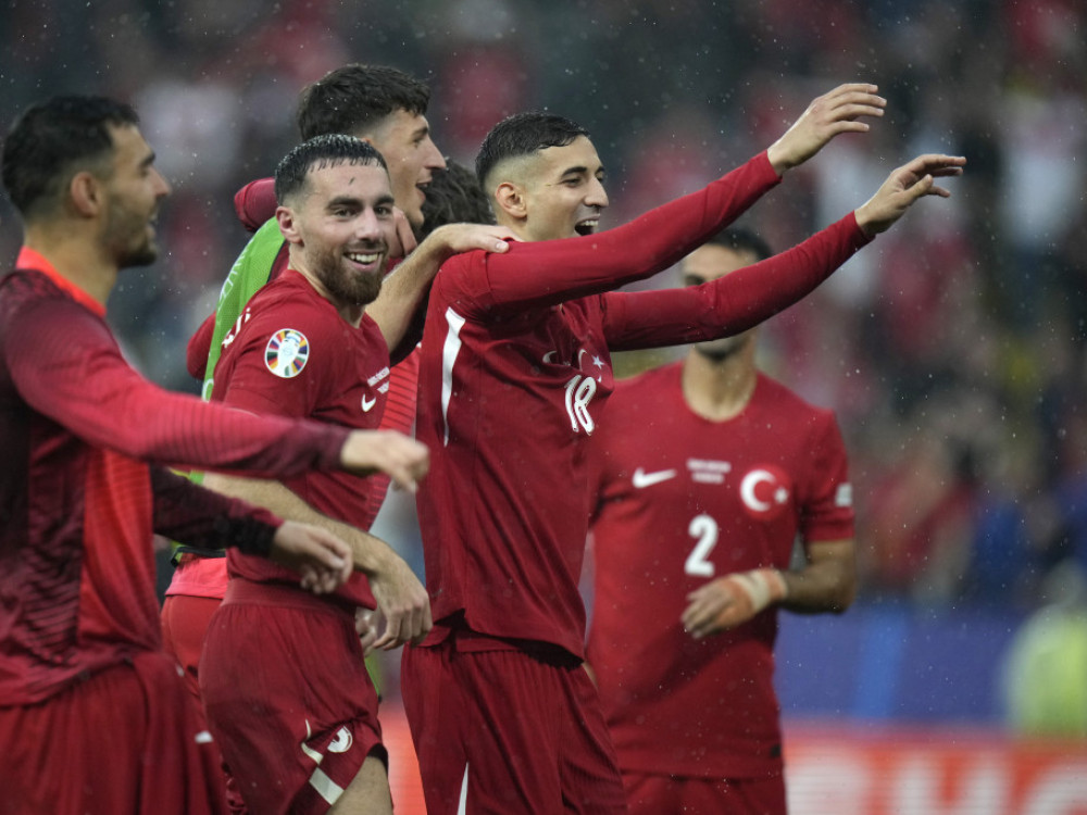 fudbaleri Turske proslavljaju startnu pobedu na EURO 2024