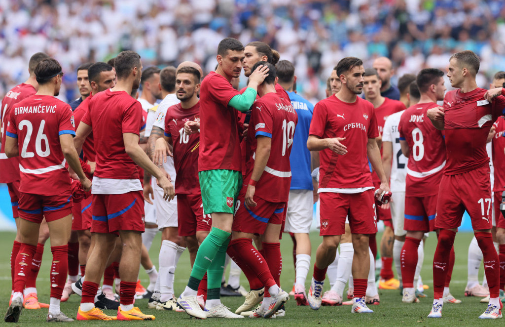 Fudbaleri Srbije znaju da ih samo pobeda nad Danskom vodi u osminu finala