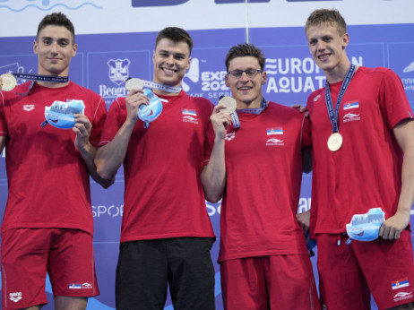 Bravo, šampioni: Aleksandar Vučić čestitao plivačima na osvojenoj zlatnoj medalji na EP u Beogradu