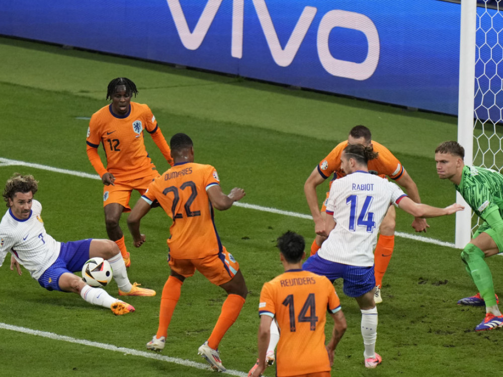 Fudbaleri Francuske i Holandije u duelu na EURO