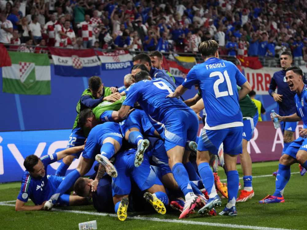 Fudbaleri Italije slave plasman u osminu finala EP