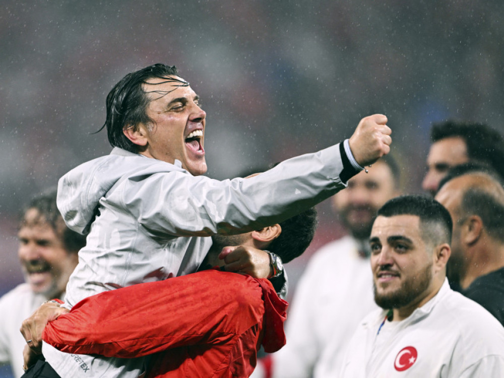 Selektor fudbalske reprezentacije Turske Vinćenco Montela slavi plasman u četvrtfinale EURA