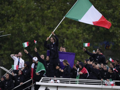 Ponosno skakao sa zastavom Italije, pa ostao bez burme: Peh Đanmarka Tamberija na otvaranju Igara