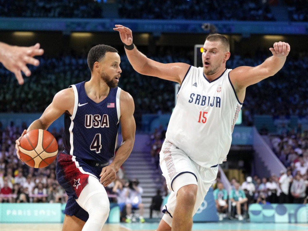 Nikola Jokić tokom utakmice sa Amerikom na OI