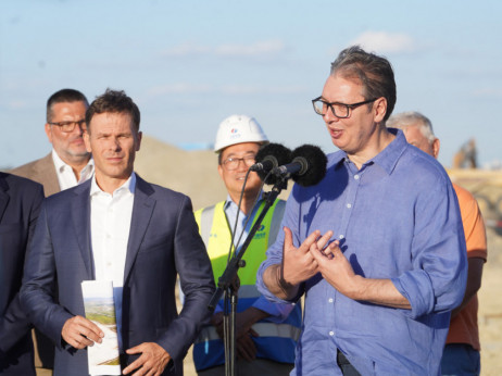 Vučić u obilasku radova na Nacionalnom stadionu: Biće ubedljivo najlepši u Evropi