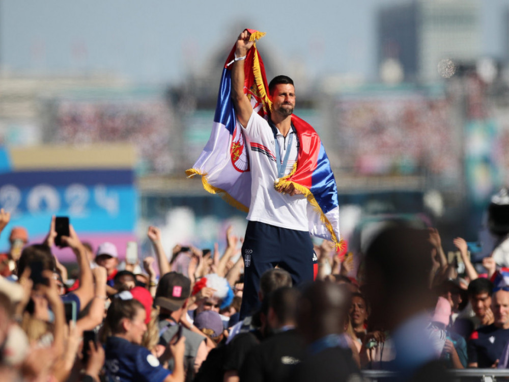 Novak Đoković slavi zlatnu medalju u Parizu