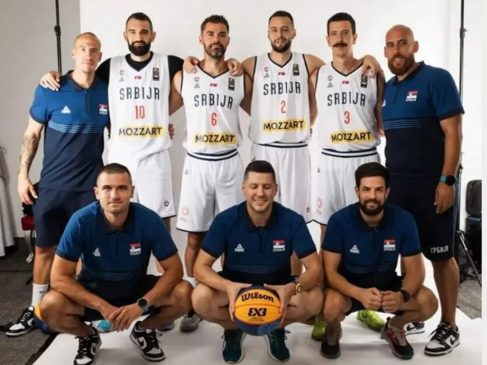 Strahinja Stojačić, reprezentativac Srbije u basketu, s ekipom napada novi evropski trofej