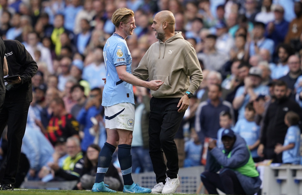 Kevin de Brujne i Pep Gvardiola u razgovoru