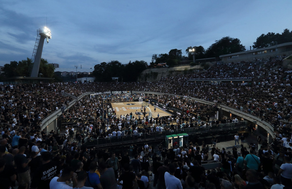 Navijači Partizana na stadionu Tašmajdan