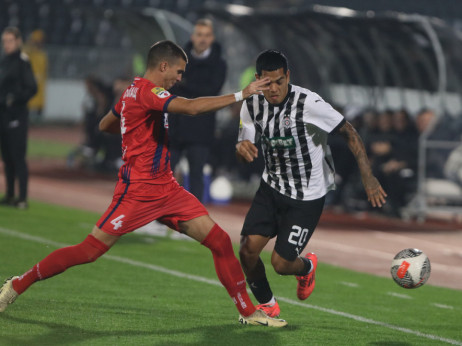 (UŽIVO) Partizan – Tekstilac 1:1 (poluvreme): Jovanović propustio zicer za 2:0, gosti, gosti izjednačili, pa Zubairu vratio prednost crno-belima, ali je gol poništen