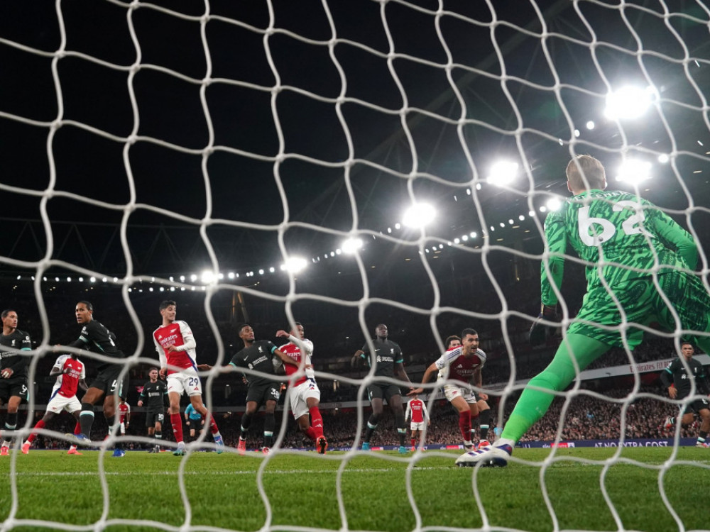 Mikel Merino postiže drugi gol Arsenala na meču