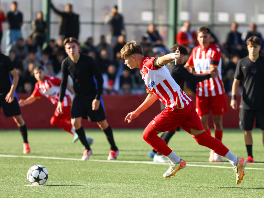 Fudbaleri Crvene zvezde i Barselone u Omladinskoj Ligi šampiona