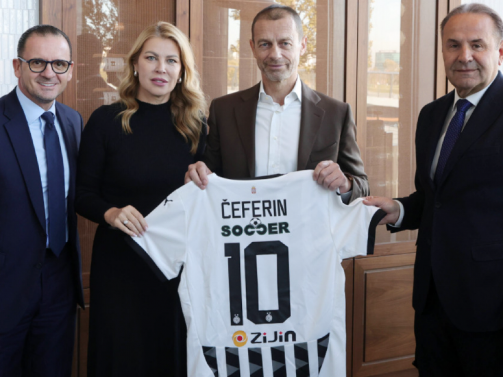 Predsednik UEFA Aleksander Čeferin sa čenicima Partizana