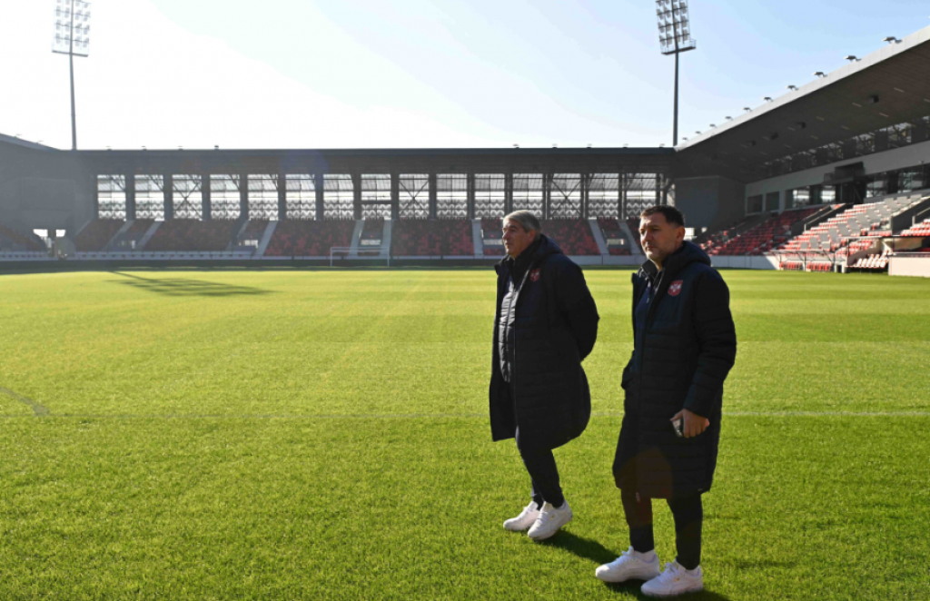 Delegacija FSS prilikom obilaska stadiona u Leskovcu