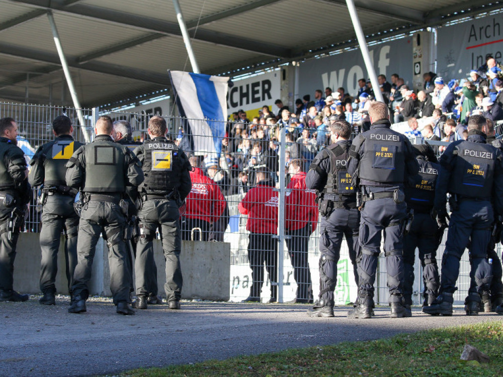 Policija na utakmici nemačke lige