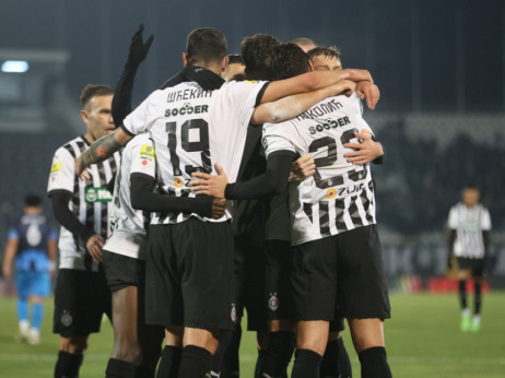 Partizan pobedio i bez Miloševića: Tri "komada" crno-belih u mreži niškog Radničkog