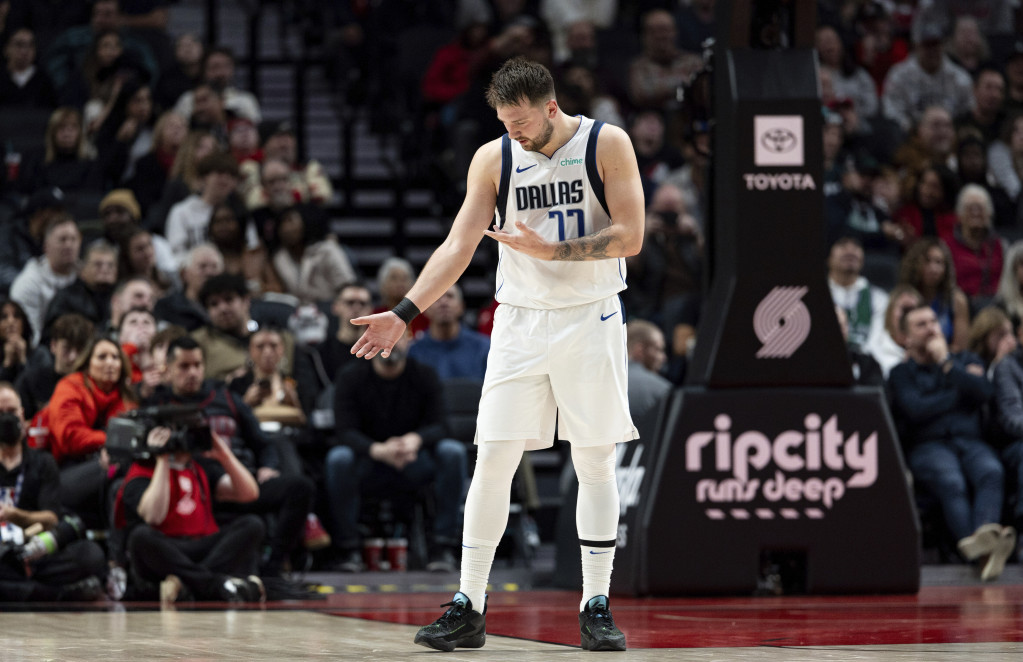 Luka Dončić, proslavlja trojku protiv Portlanda