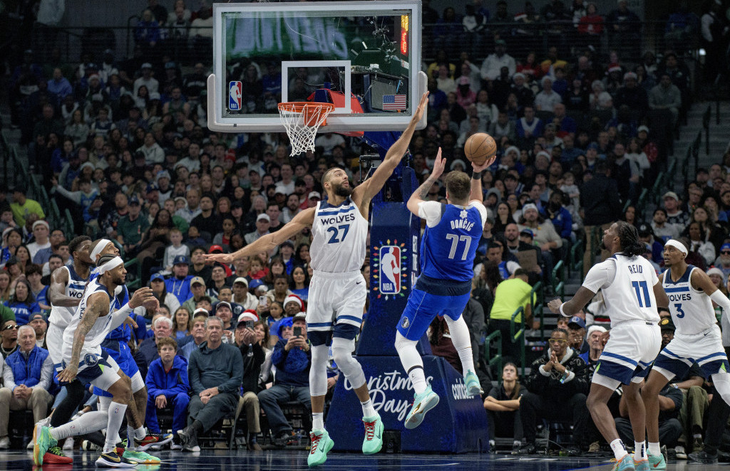 Luka Dončić je zbog povrede napustio meč