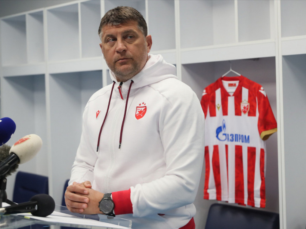 Vladan Milojević na obraćanju na početku priprema Crvene zvezde