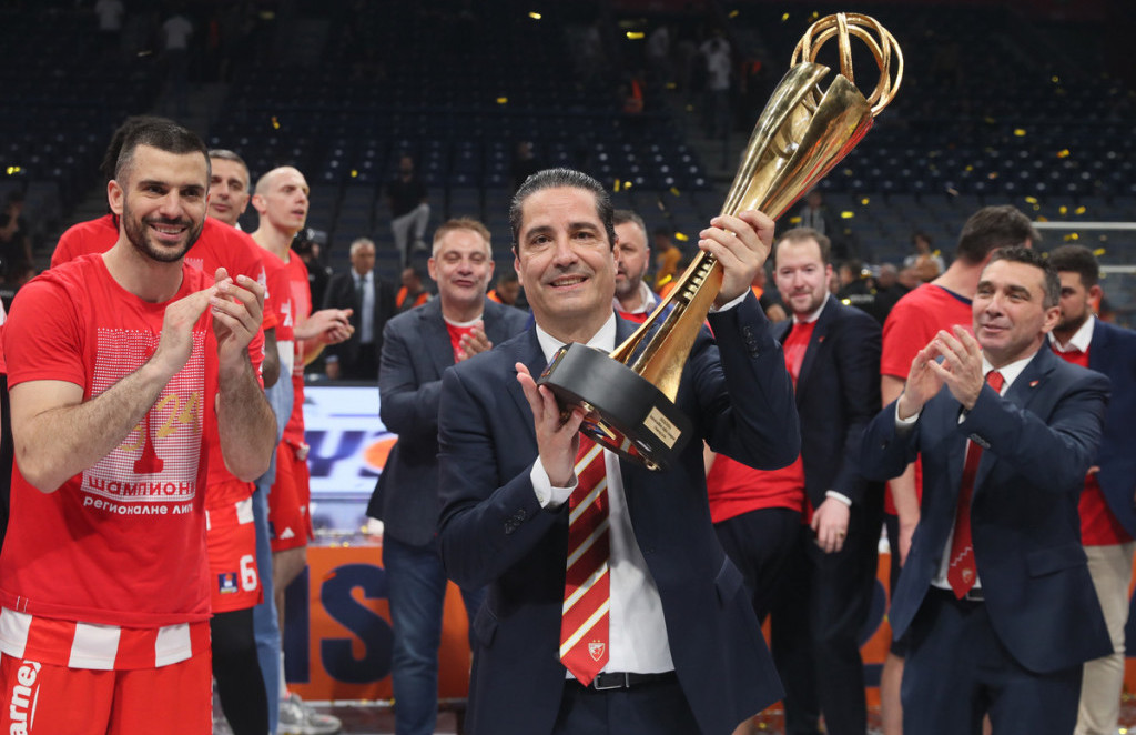 Janis Sferopulos ostaje na klupi Crvene zvezde do 2027. godine