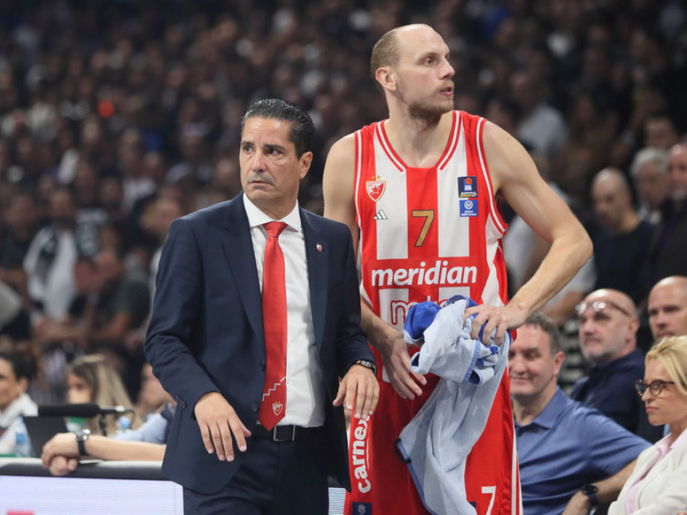 Janis Sferopulos i Dejan Davidovac, trener i košarkaš Crvene zvezde, ozbiljno shvataju Mornar