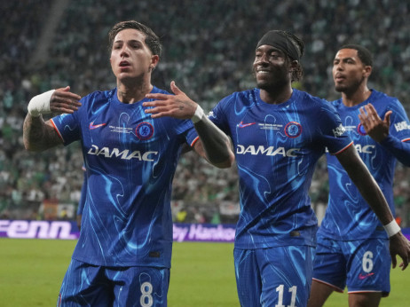 Čelsi sada ima sve pehare: Betis vodio pa nestao, trofej UEFA Lige konferencije u Londonu